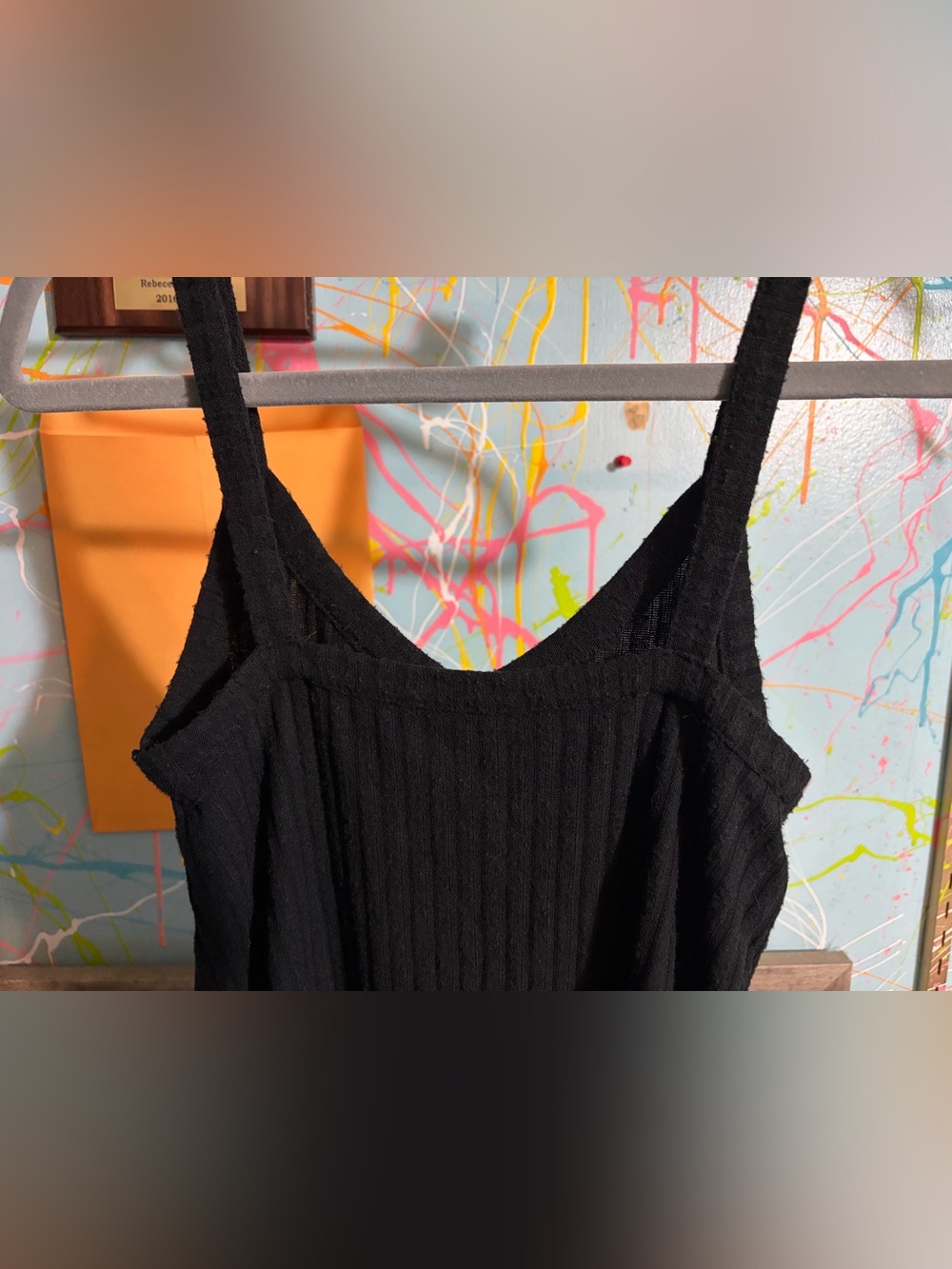 Black Ribbed V-Neck Tank - Picture 4 of 6